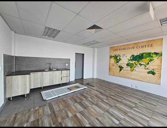 290M² WAREHOUSE TO LET IN LONGLAKE